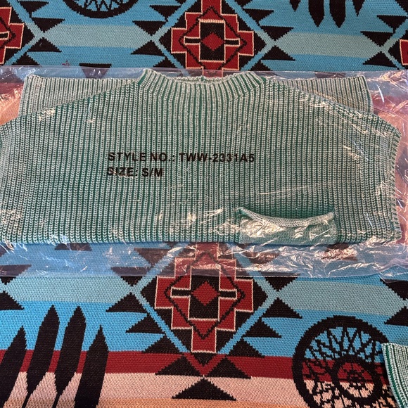 Zenana Crop Sweater - NWOT - Picture 3 of 5